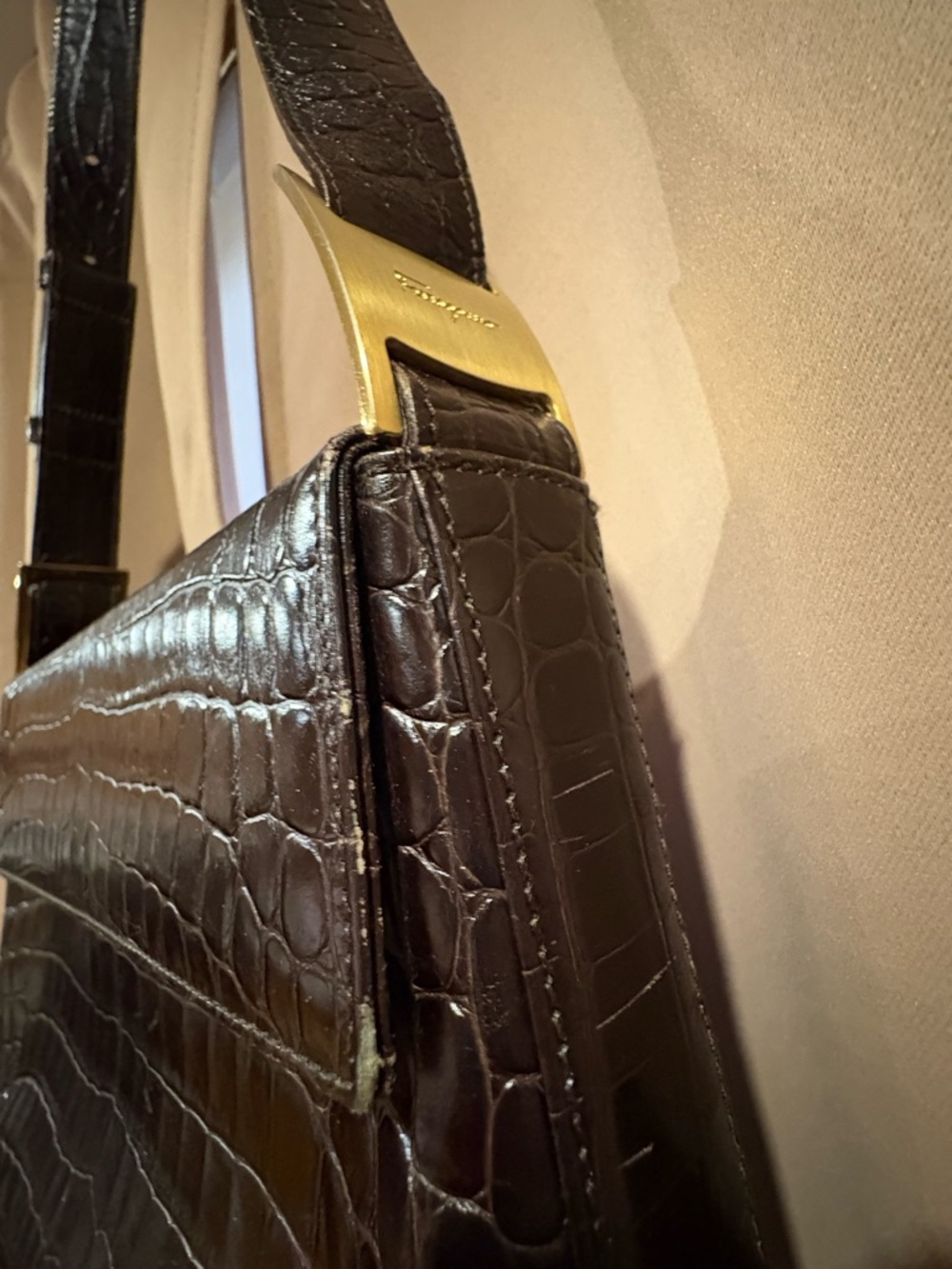 Salvatore Ferragamo Vintage Dark Brown Croc-Embossed Leather shoulder bag purse - Picture 2 of 15